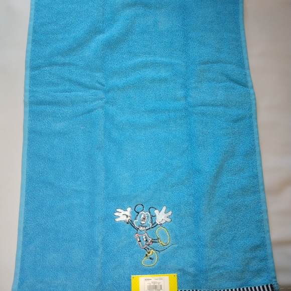 Mickey Mouse Hand Towel - Picture 3 of 4
